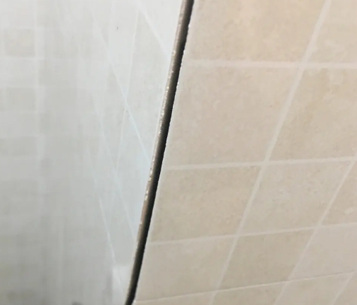 昭通瓷砖空鼓维修公司分享阳台瓷砖脱落的修复过程可以分为以下几个步骤
